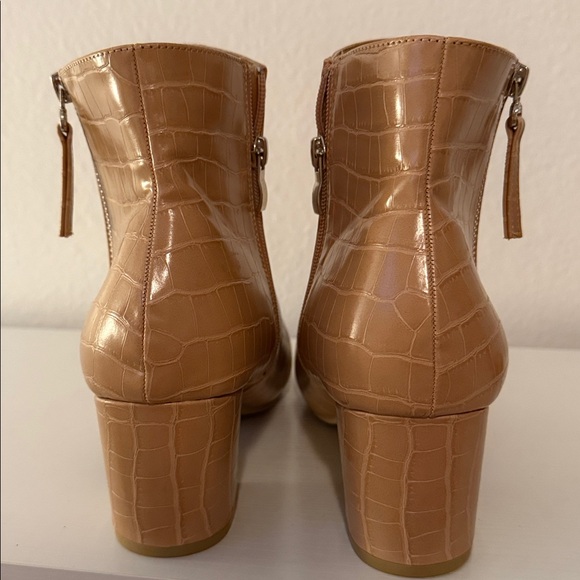 J. Adams Zuma Ankle Bootie Closed Pointed Toe Low Block Heel ZipUp Croc-Embossed - Picture 3 of 6